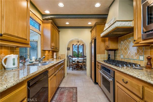Chandelier, Dining room, Interior, Kitchen, Recessed Lighting, Stainless Steel Appliances