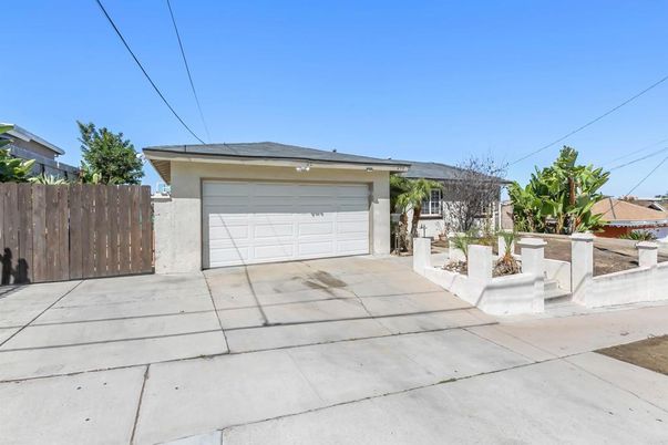 Detached Garage, Exterior