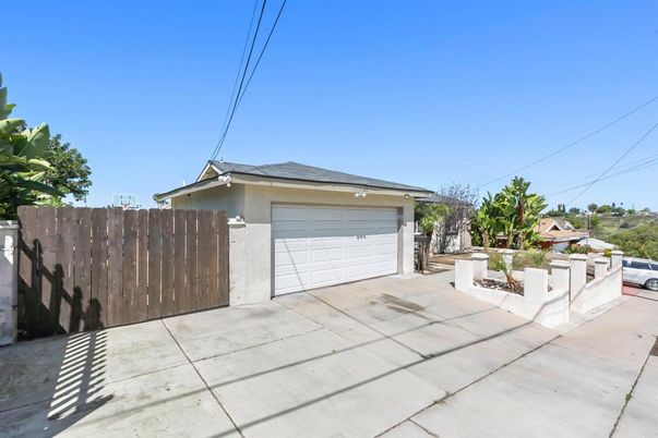 Detached Garage, Exterior