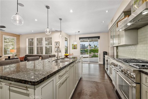 Interior, Kitchen, Living room, Pendant Lights, Recessed Lighting, Stainless Steel Appliances, Wood Texture Flooring