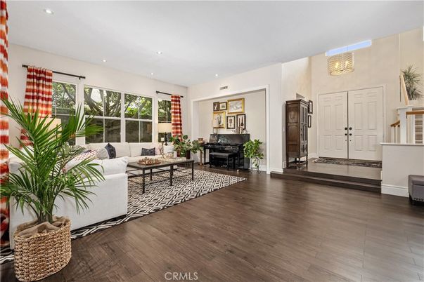 Interior, Living room, Piano, Recessed Lighting, Wood Texture Flooring