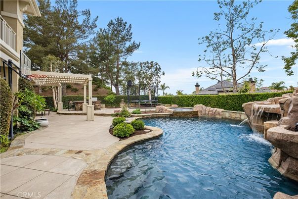 Exterior, Playground, Pool