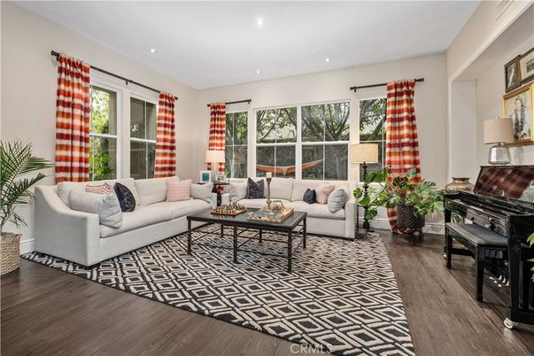 Interior, Living room, Piano, Recessed Lighting, Wood Texture Flooring