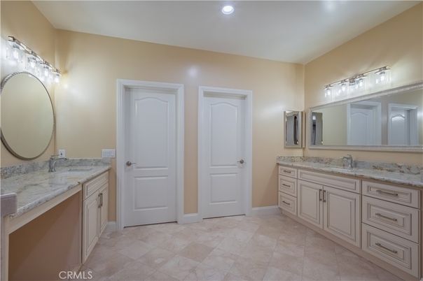 Bathroom, Dual Sink Vanities, Interior, Recessed Lighting