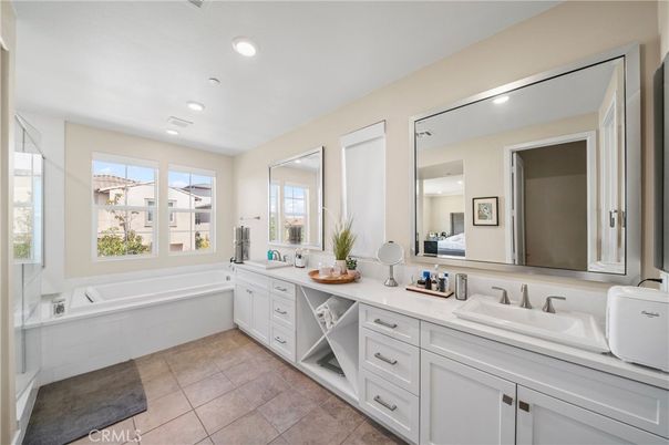 Bathroom, Dual Sink Vanities, Interior, Recessed Lighting