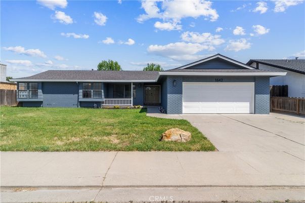 Attached, Exterior, Facade, Ranch