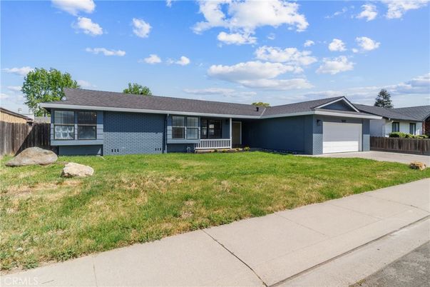 Attached, Exterior, Facade, Ranch