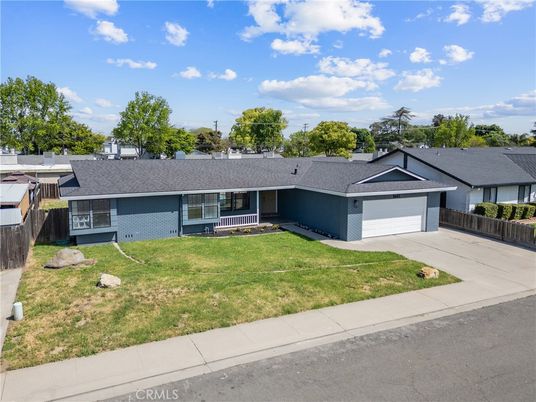 Attached, Exterior, Facade, Ranch
