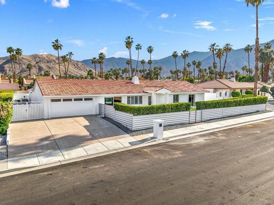 Attached, Exterior, Facade, Ranch
