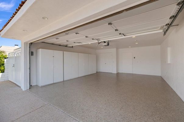 Garage, Interior
