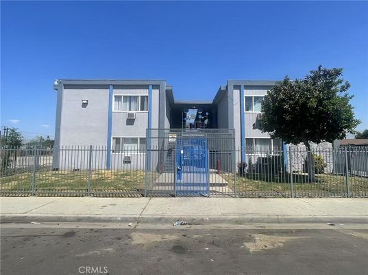Exterior, Facade, Modern