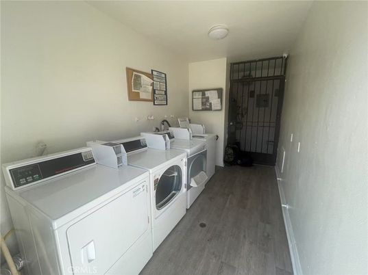 Interior, Washer, Wood Texture Flooring
