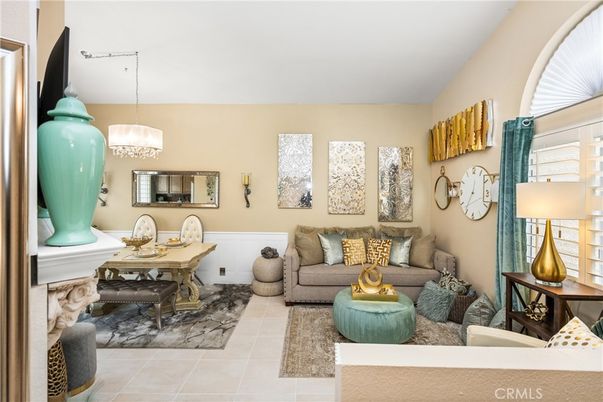 Chandelier, Dining room, Interior, Living room