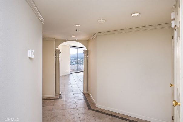 Empty room, Interior, Recessed Lighting