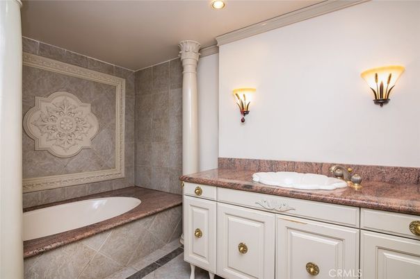 Bathroom, Interior, Recessed Lighting