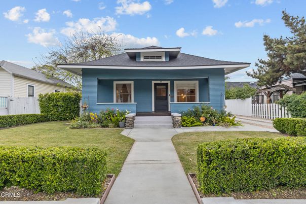 Exterior, Facade, American Foursquare