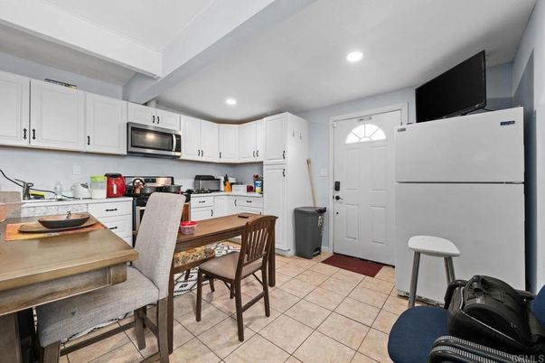 Dining room, Interior, Kitchen, Recessed Lighting