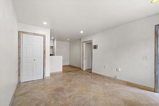 Empty room, Interior, Recessed Lighting