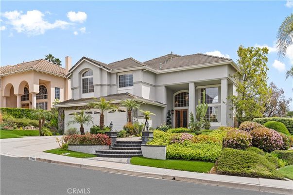 Attached, Exterior, Facade, Mediterranean