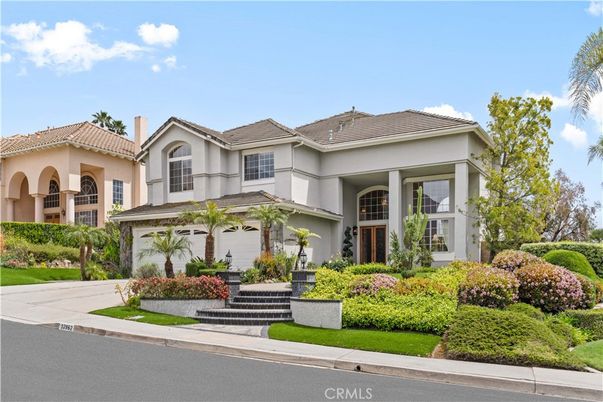 Attached, Exterior, Facade, Mediterranean