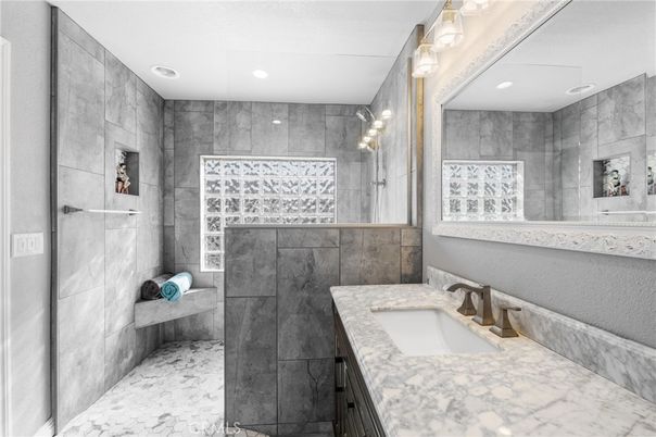 Bathroom, Interior, Recessed Lighting