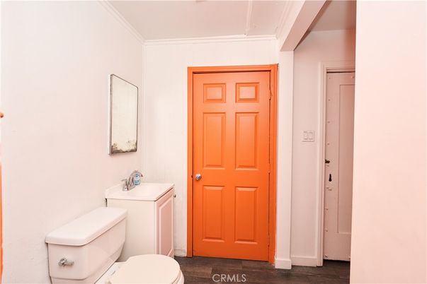 Interior, Washer, Wood Texture Flooring
