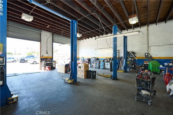 Garage, Interior, Wooden Beams