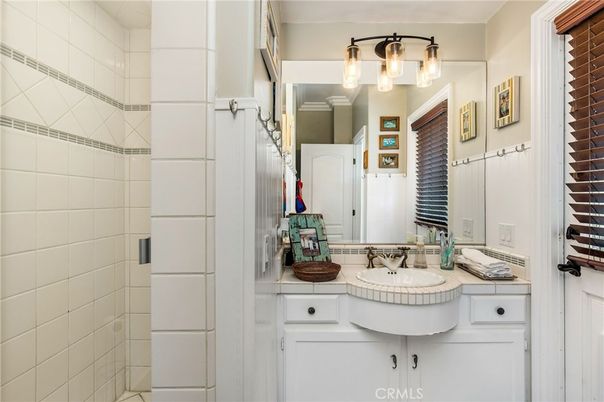 Bathroom, Interior, Tile Countertops