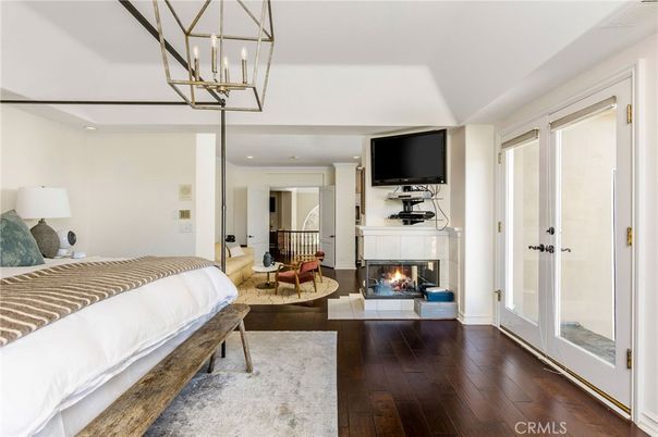 Bedroom, Fireplace, Interior, Pendant Lights, Recessed Lighting, Wood Texture Flooring