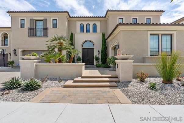 Exterior, Facade, Mediterranean