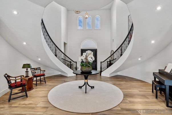 Interior, Piano, Recessed Lighting, Wood Texture Flooring