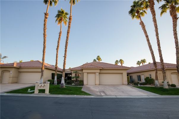 Attached, Exterior, Facade, Mediterranean