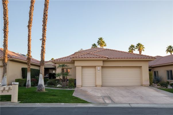Attached, Exterior, Facade, Mediterranean