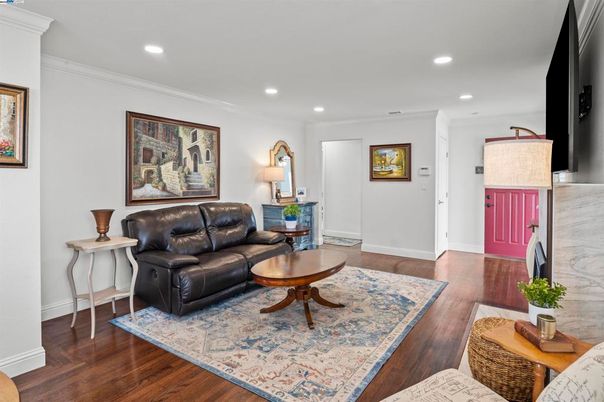 Interior, Recessed Lighting, Wood Texture Flooring