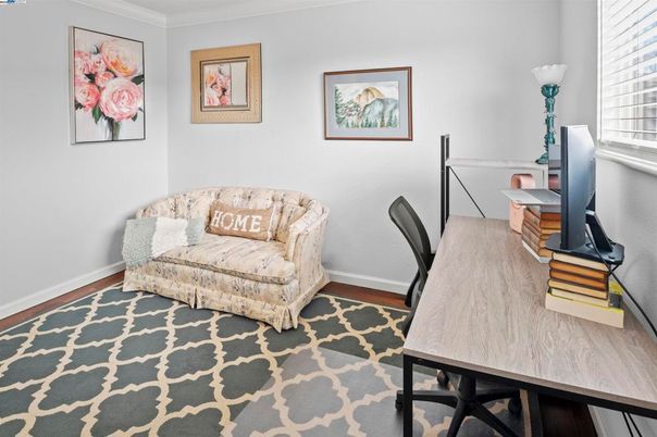 Home Office, Interior