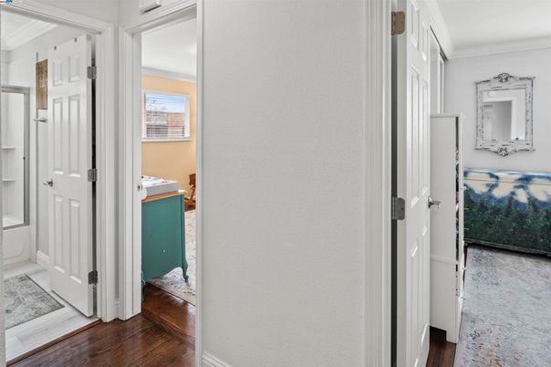 Interior, Washer, Wood Texture Flooring