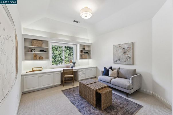 Home Office, Interior