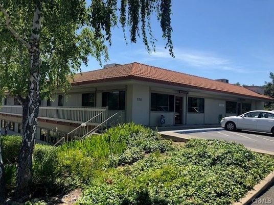 Exterior, Facade, Ranch