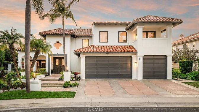 Attached, Exterior, Facade, Mediterranean