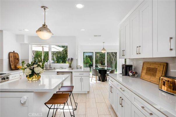 Dining room, Interior, Kitchen, Pendant Lights, Recessed Lighting, Wood Texture Flooring