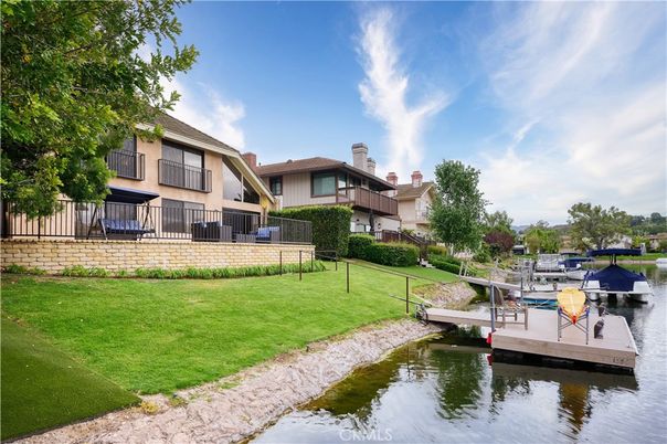 Exterior, Lake