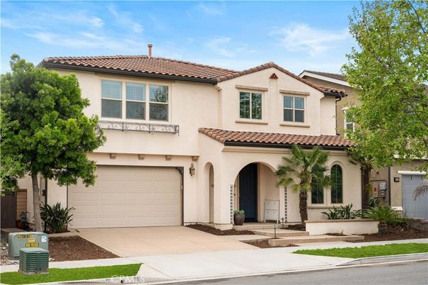 Attached, Exterior, Facade, Mediterranean