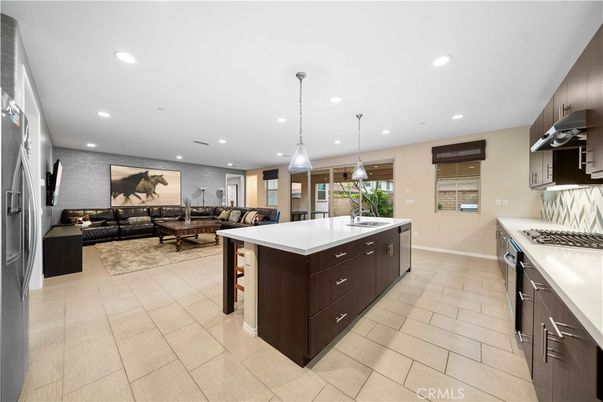 Interior, Kitchen, Living room, Pendant Lights, Recessed Lighting, Stainless Steel Appliances