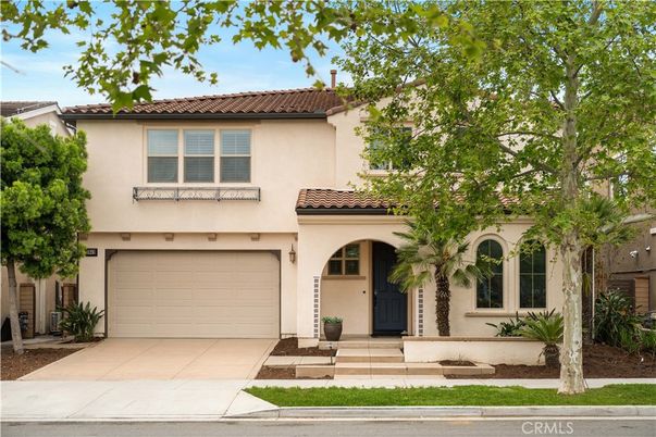 Attached, Exterior, Facade, Mediterranean