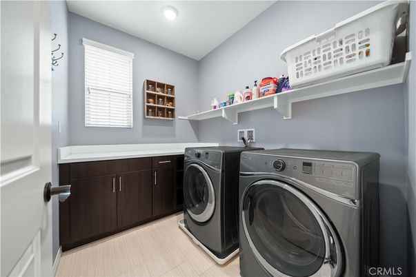 Interior, Recessed Lighting, Washer, Wood Texture Flooring
