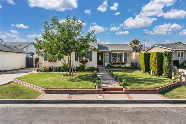 Exterior, Facade, Ranch