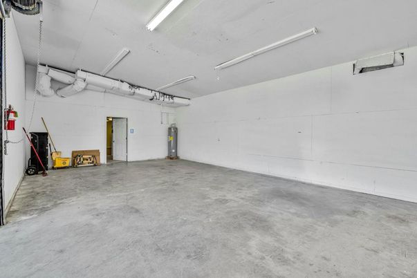 Garage, Interior