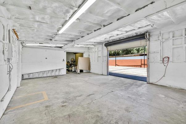 Garage, Interior