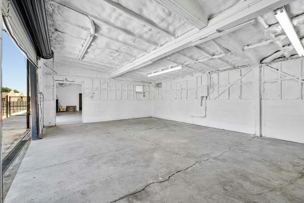 Garage, Interior