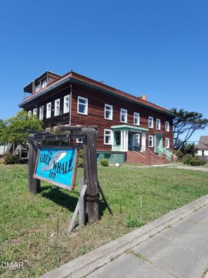 Exterior, Facade, Log Home